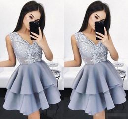 2019 Newest Grey Homecoming Dresses Tiered Skirt Lace Applique V Neck Sleeveless Short Cocktail Party Gown Juniors Formal Occsaion Wear
