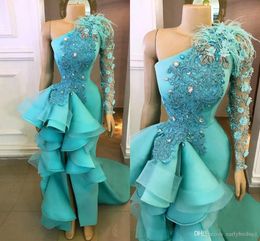 -2020 Mint grün Meerjungfrau Abendkleider mit Federn Elegante lange Side Split Eine Schulter plus Größe Prom Kleid 2020 formale Partykleid