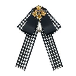 Wholesale Hot sale Bow Tie Vintage Cameo Lady Head Diamod Ribbon Tassel Brooch Chic Girls Elegant Costume Jewelry Collar Pin Girl Cravat