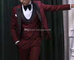 Fashionable Burgundy Groomsmen Peak Lapel Groom Tuxedos Men Suits Wedding/Prom/Dinner Man Blazer(Jacket+Pants+Tie+Vest) A181