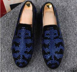 new2019 primavera homens sapatos de veludo sapatos de casamento do partido estilo europa bordado preto azul chinelos de veludo condução mocassins 38-46