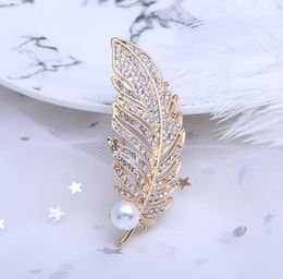 Fashion-hot feather rhinestone brooch Colour protection plating pearl mute gold dumb silver brooch fashion retro rhinestone chest pin
