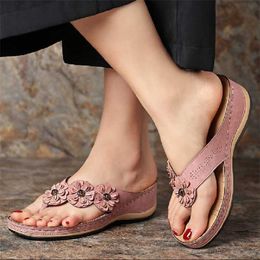 2020 Women's Outdoor Casual Mid Heel Floral Flip Flops Sandals Wedges Shoes Clip Toe Slippers flip flops zapatos de mujer D634