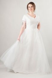 2019 A-line Lace Tulle Simple Plus size Modest Wedding Dress With Short Sleeves Button Back V Neck Country Women Simple LDS Bridal gown