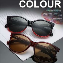 2019 Brand Fashion Women Sunglasses Classic Designer Sunglasses for Women Men Vintage Sunglasses Shades Luxury Designer Eyeglasses 4 Colours