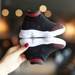 Sapatos de bebê Crianças Sapatilhas 2019 Venda Quente Crianças Atlético Esporte Sapatos de Corrida De Malha Respirável Adolescente Elegante Antiderrapante Sapatos de Lazer # 688