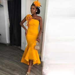 2020 New African One Shoulder Hi Lo Semaid Prom Dresses Flower Ruffles Ankel Längd Eevning Gown Bridesmaid Dress Formell Party Wear BM1667
