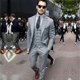 ファッションカスタムメイドの灰色の男性スーツ3個スリムフィット新郎ウェディングスーツ最高の男性ビジネススーツ