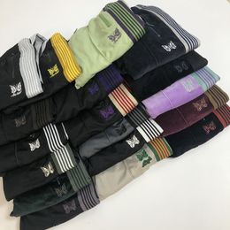 17 colori Pantaloni firmati da uomo Aghi Farfalla Ricamo Pantaloni in velluto Strisce laterali Pantaloni casual retrò petto Pantaloni sportivi alla moda