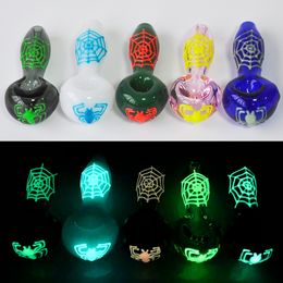 Glow In Dark 4.0inches Glass Oil Burner Scorpion Hand Pipes Luminous Smoking Pipe smoke accessory