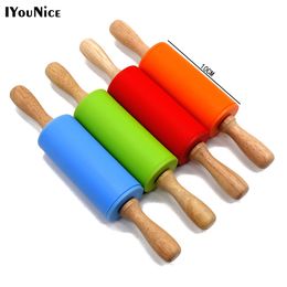 4 Colours High Quality Colourful Wood Handle Rolling Pin Cake Decorating tools Fondant Silicone Rolling Pins for Kids