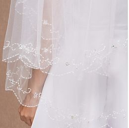 New Elegant Best Selling Luxury Real Picture Two Layer Beaded Edge Wedding Veils Champagne White Ivory Red Fingertip Length Alloy Comb