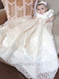 Baby 2019 Novos vestidos de batismo Apliques de renda de marfim meninas de flor de flor de criança longa vestidos de batismo com capuz primeiro vestido de comunicação