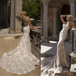 2020 Meerjungfrau-Hochzeitskleid trägerlosen 3D-Blumen-Applikations-Spitzengericht-Zug-Brautkleid sexy Backless Custom Made Robe de Mariée