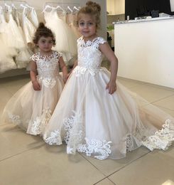 Stunning Lace Flower Girl Dresses For Wedding Jewel Neck Ball Gown Pageant Gowns Sweep Train Appliqued Tulle First Communion Dress