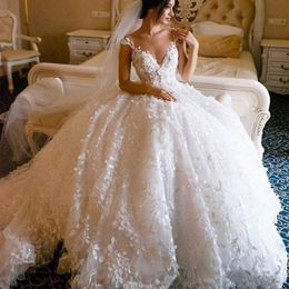 Fall Gorgeous Dubai Ball Gown Wedding Dresses Full Lace Applique Puffy Bridal Gowns 3D Flower V Neck Wedding Dress