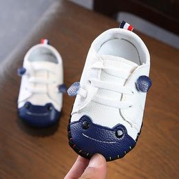 Hot vendendo sapatos de bebê 3 cores moda bonito pu couro primeiros caminhantes antiderrapante criança solada macia menino menino menino sapatos