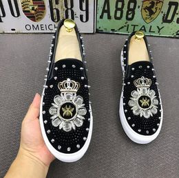 New Fashion design mens casual genuine leather rivets Wedding Prom shoes nightclub banquet dress teenage slip-on embroidery bee loafers Y39