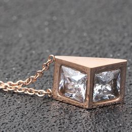 Fashion- Steel 18K Rose Gold Ladies Necklace with Diamonds Three-dimensional Triangle Short Clavicle Chain with Jewelry Birthday Gift