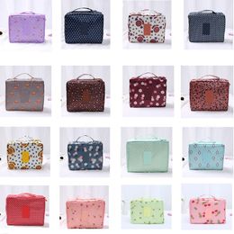Man Kvinnor Makeup Bag Nylon Kosmetisk väska Skönhet Case Make Up Arrangör Toalettsaker Bag Kits Storage Rese Tvätta påse