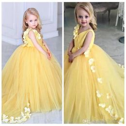 Cheap V-Neck New Ball Gown Yellow Flower Girls Dresses With Flowers Adorned Kids Communion Party Gowns Custom Made s s