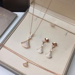 925. Ah joyas ® Celebridad 24K oro sobre plata esterlina 6mm Pernos de corazón