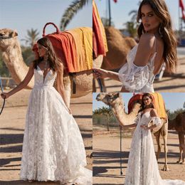 Cheap Sexy Spaghetti Strap Wedding Dresses With Detachable Sleeve Appliqued Lace Beaded Ruched Bridal Gown Backless Sweep Train Bridal Dress