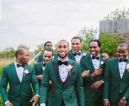 Newest Green Groomsmen Peak Lapel Wedding Groom Tuxedos Men Suits Wedding/Prom/Dinner Best Man Blazer(Jacket+Tie+Vest+Pants) 577