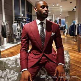 New Arrivals Two Buttons Wine Groom Tuxedos Peak Lapel Groomsmen Best Man Party Mens Wedding Suits (Jacket+Pants+Tie) D:390