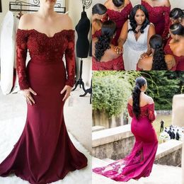 2023 Sexy Plus Size Burgundy Mermaid Long Bridesmaid Dresses Off Shoulder Lace Appliques Beads Long Sleeves Party Gowns Maid of Honour Dress