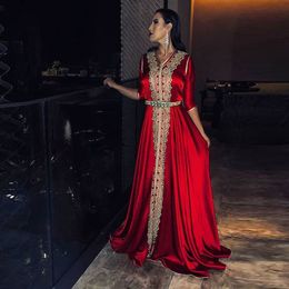 Red Muslim Evening Dresses v neck Satin Moroccan Kaftan Gold Lace Half Sleeves Saudi Arabic Special Occasion Party Dress Custom Made