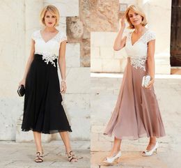 Newest Mother Of The Bride Dresses Champagne V Neck Cap Sleeves Appliques Lace Chiffon Pleated Tea Length Wedding Guest Dresses