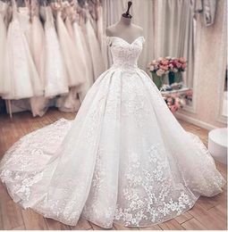 Dubai Arabisch Ballkleid Brautkleider Luxuriöse Perlen Spitze Applikationen Hochzeitskleid Brautkleider mit langer Schleppe CPH095