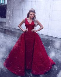 -Luxo Red Disse Mhamad Bainha Prom Vestidos de Noite com Overskirt Trem V Neck Lace Applique Contas Pérolas Vestidos Formais Vestidos de Noite