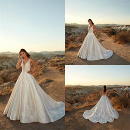 Elegant Satin A-line Wedding Dresses Sexy V-neck Sleeveless Backless Appliqued Lace Bridal Gowns Ruched Sweep Train Robes De Mariée Cheap