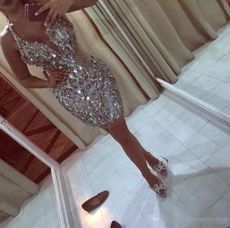 2019 Sexy Design Glitz Bling Sequins Crystals Mini Short Cocktail Dresses Plunging Halter Neckline Homecoming Prom Party Dresses