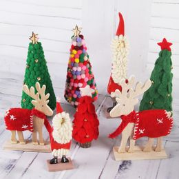 -Hölzerne Weihnachtsdekorationen handgemachte Filzkugel verlässt künstliche Weihnachtsbaum-Weihnachtsmann-Elch-Weihnachtsschreibtischverzierungen
