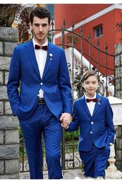 New Classic Style Two Button Royal Blue Wedding Groom Tuxedos Peak Lapel Groomsmen Mens Dinner Blazer Suits (Jacket+Pants+Bow Tie) 452