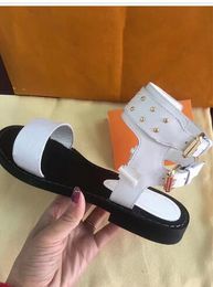 2022-Caution Sandalo con marchio caldo Avvolgere la caviglia Suola in pelle di design Sandali in pelle stampati piatti perfetti