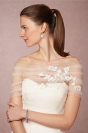 Braut-Bolero-Jacke, neu, günstig, schlicht, weiß, elfenbeinfarben, schulterfrei, Spitzenapplikationen, Tüll, Illusion, Knopfleiste hinten, formelle Braut-Wraps in Übergröße
