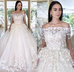 Elegancki Off Ramię Suknie Ślubne 3D Kwiatowy Aplikacja 3/4 Długie Rękawy Illusion Lace Wedding Bridal Bal Ball Robe de Mariee