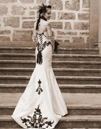 New Vintage White And Black Mermaid Wedding Dresses Elegant Lace Applique Beaded Wedding Bridal Gowns robe de mariage Garden Weddi263p