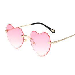 Gafas de gafas de la calidad del sol 2021 Gafas de sol Heart Travel Love sin llanta Femenino de moda Llegada Nuevas gafas UV400 Forma Compras Gacah