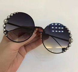 Luxus-Designer Frauen ch0288 Runde Sonnenbrille Schwarz / Grau Verlaufsglas mit Pearl Fashion Brand Sonnenbrille mit Hardbox