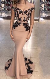 Champagne Long Satin Mermaid Evening Dresses 2022 Black Lace Appliques Off the Shoulder Formal Party Gowns Dubai Prom Dress