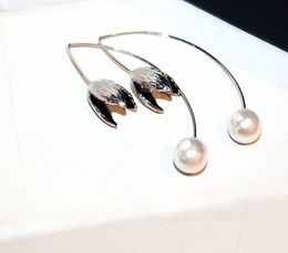 New trendy fashion luxury designer beautiful flower elegant pearl stud earrings for woman girls silver Colour