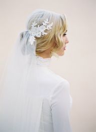 Hot Amazing Best Selling Elegant High Quality Real Picture One Layer Cut Edge Wedding Veils Accessories Bridal Chapel Length Alloy Comb