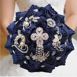 2020 Gorgeous Navy Blue New Wedding Bridal Bouquets Bling Pearls Crystal Soft Satin Wedding Artificial Decoration Brooch Bridesmaids Bouquet