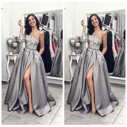 Split A-Line Gray Satin Evening Dresses with White Applique One Shoulder Zipper Back Floor Length Prom Gowns 2019 New Arrival Free Ship