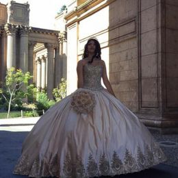 New Champagne Ball Gown Quinceanera Dresses Sweetheart Sleeveless Lace Appliques Crystal Beaded Sweet 16 Plus Size Party Prom Evening Gowns